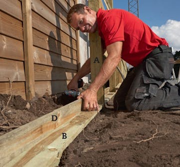 Støjhegn: Det nederste bræt (D) sættes på siden af bundbrættet (B), så de kan skrues sammen. Støjhegn: Det nederste bræt (D) sættes på siden af bundbrættet (B), så de kan skrues sammen.